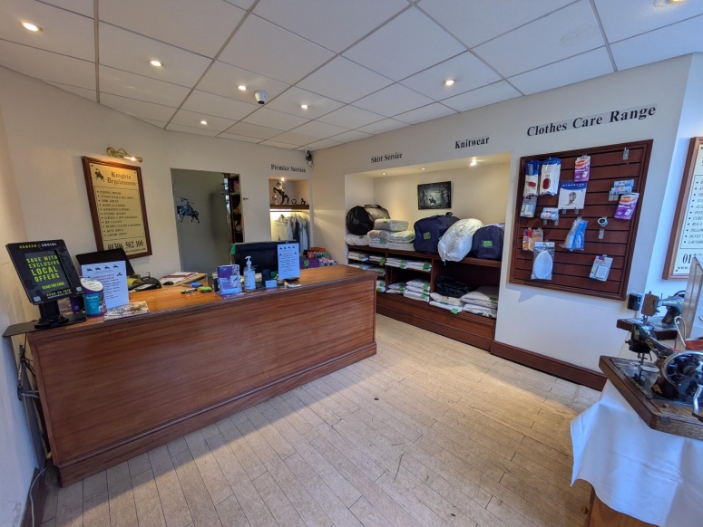 208 High Street, Dorking, RH4 1QR