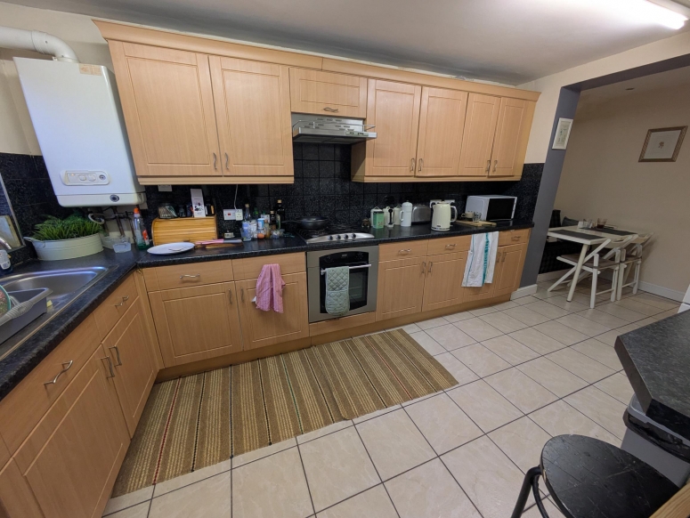 208 High Street, Dorking, RH4 1QR