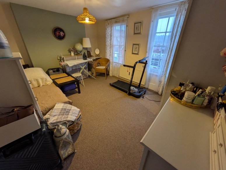 208 High Street, Dorking, RH4 1QR