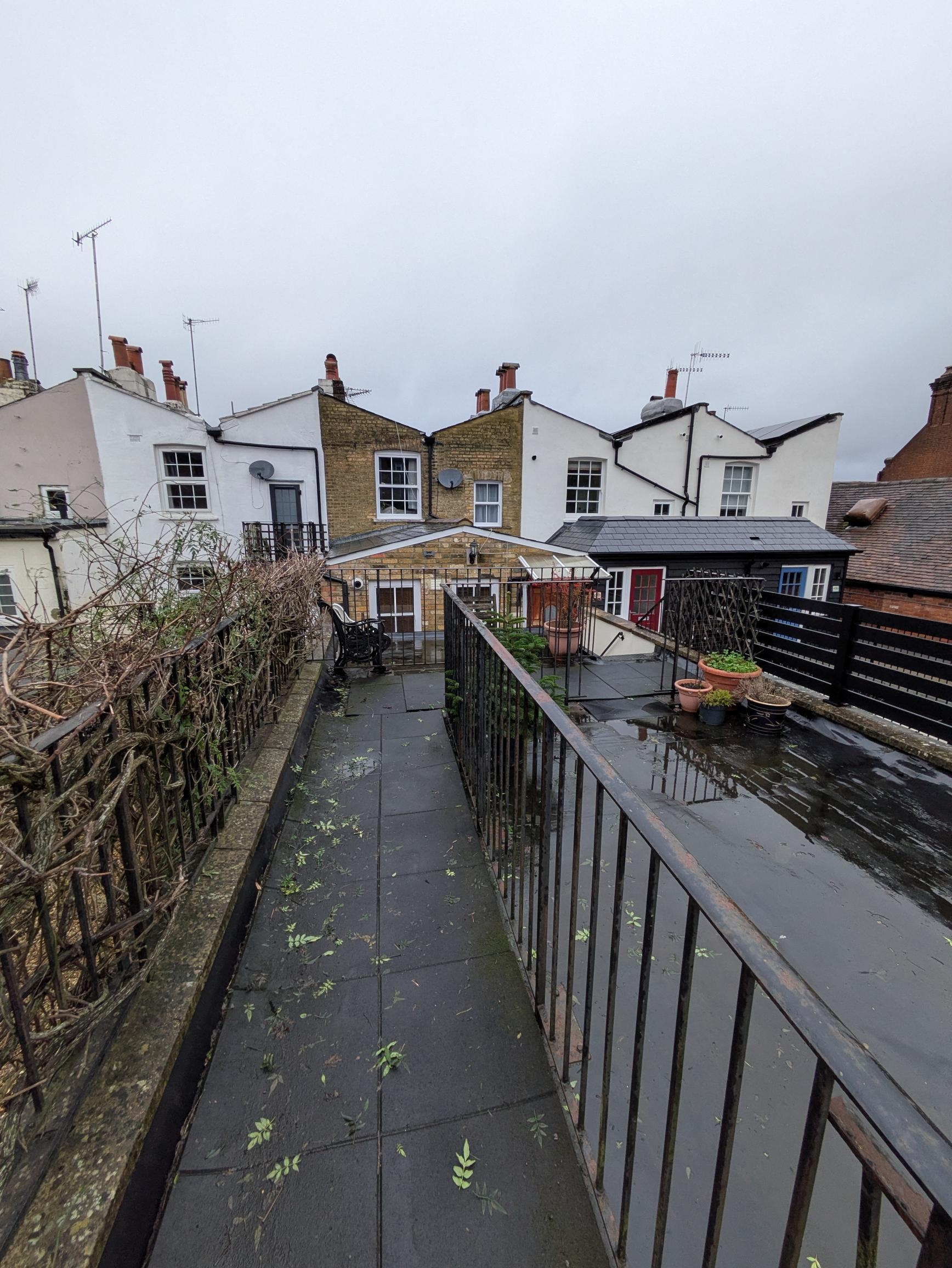 208 High Street, Dorking, RH4 1QR