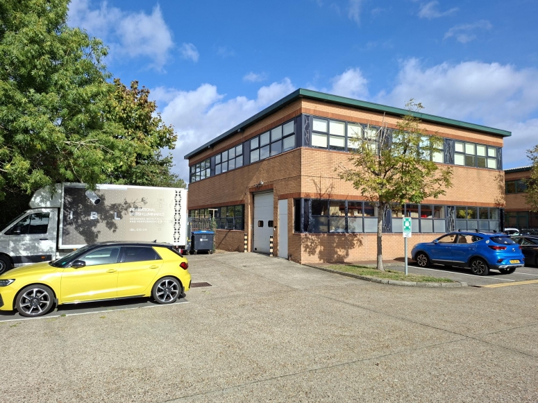 18 The Pines, Broad Street, Guildford, GU3 3BH