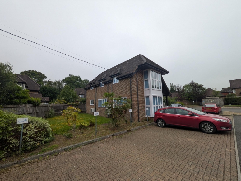 4 Holt Barns, Frith End Road, Bordon, GU35 0QW