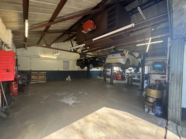 103 Spinney Hill, Addlestone, KT15 1AZ