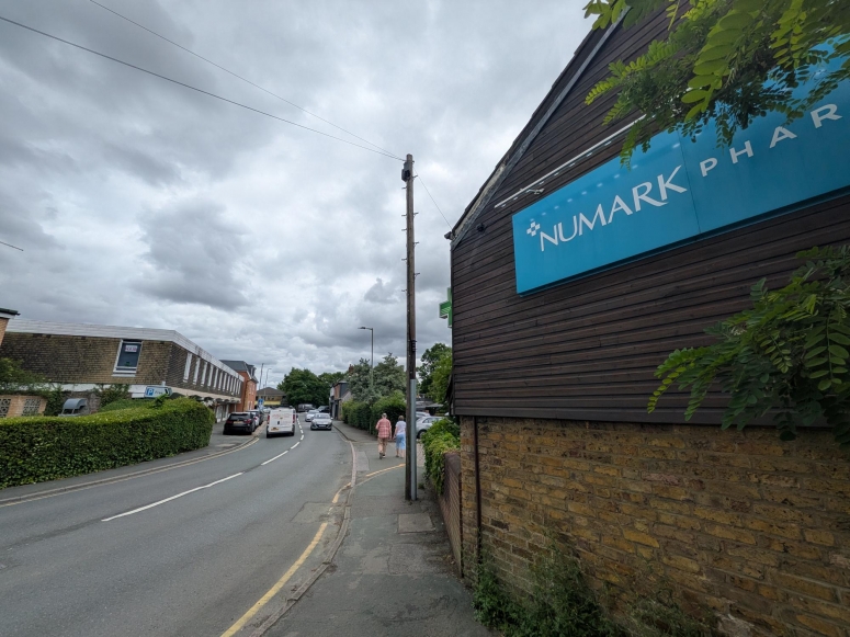 12 Hermitage Road, Woking, GU21 8TB