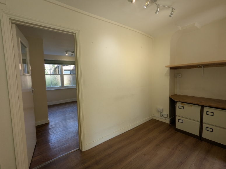 16 Church Street, Godalming, GU7 1EW